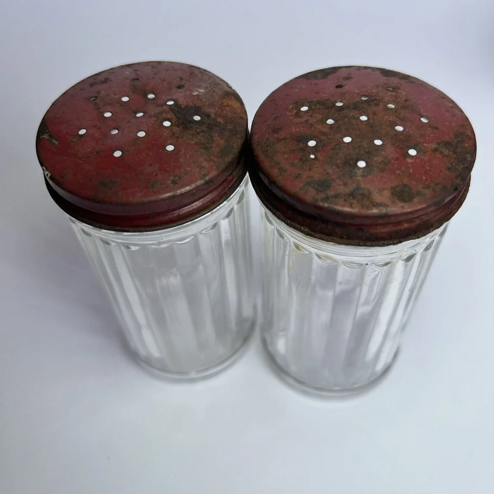 VTG Hoosier Ribbed Glass Shakers Red Rusty Lids Primitive Farmhouse Decor MCM